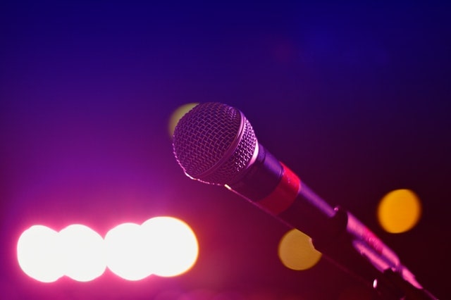 Microphone oh purple light