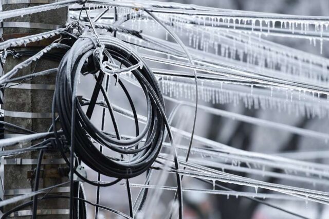 Bitcoin Hashrate Drop as US Winter Storm Forces Texas Miners Offline
